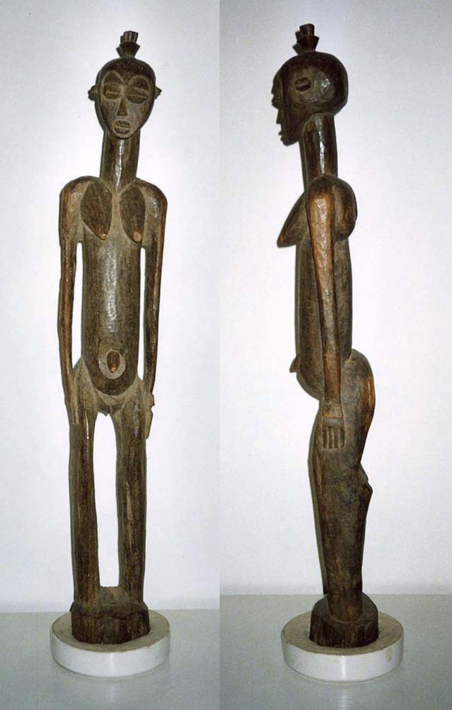 Stehende weibliche Figur (Lobi/Burkina Faso)